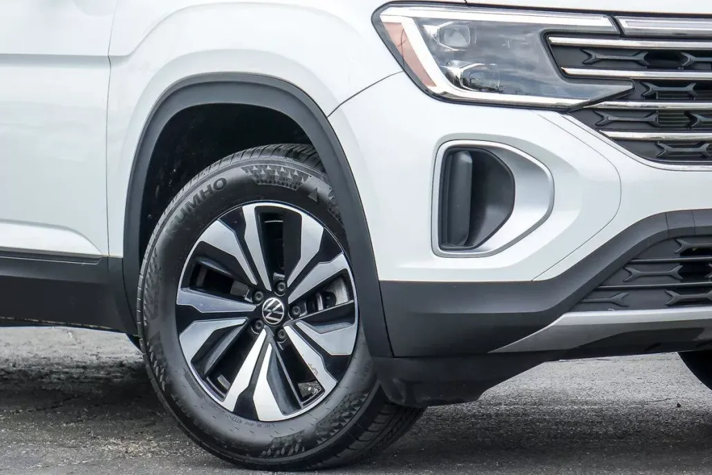 2024 Volkswagen Atlas SE photo 1