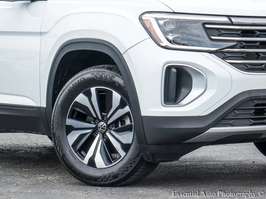 2024 Volkswagen Atlas SE photo 1