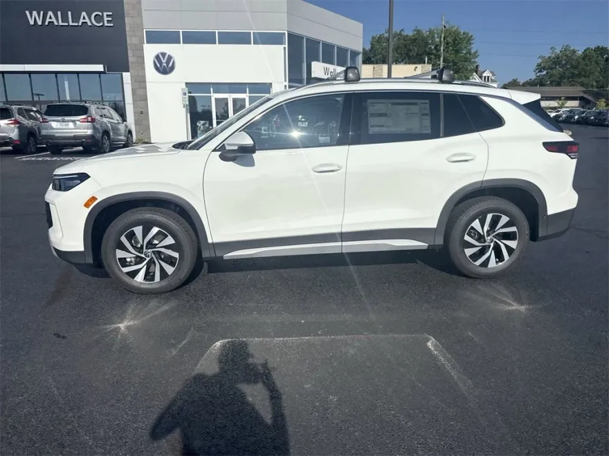 2025 Volkswagen Tiguan S photo 1