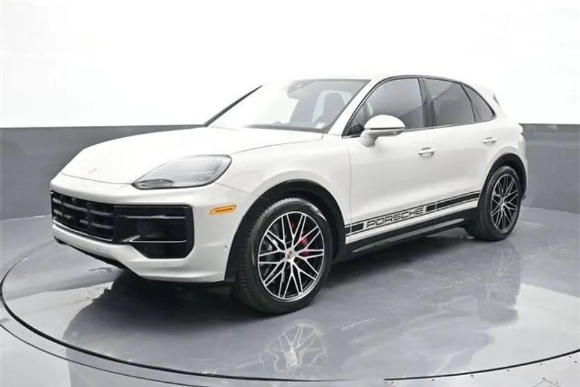 2026 Porsche Cayenne GTS photo 1