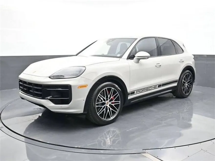 2026 Porsche Cayenne GTS photo 1