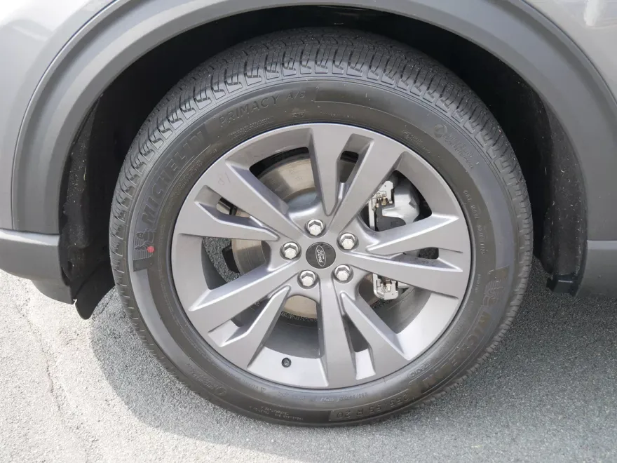 2025 Ford Explorer photo 1