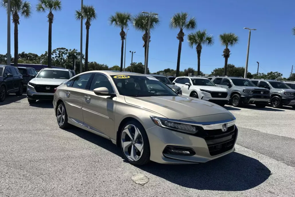 2018 Honda Accord Touring 2.0T photo 1