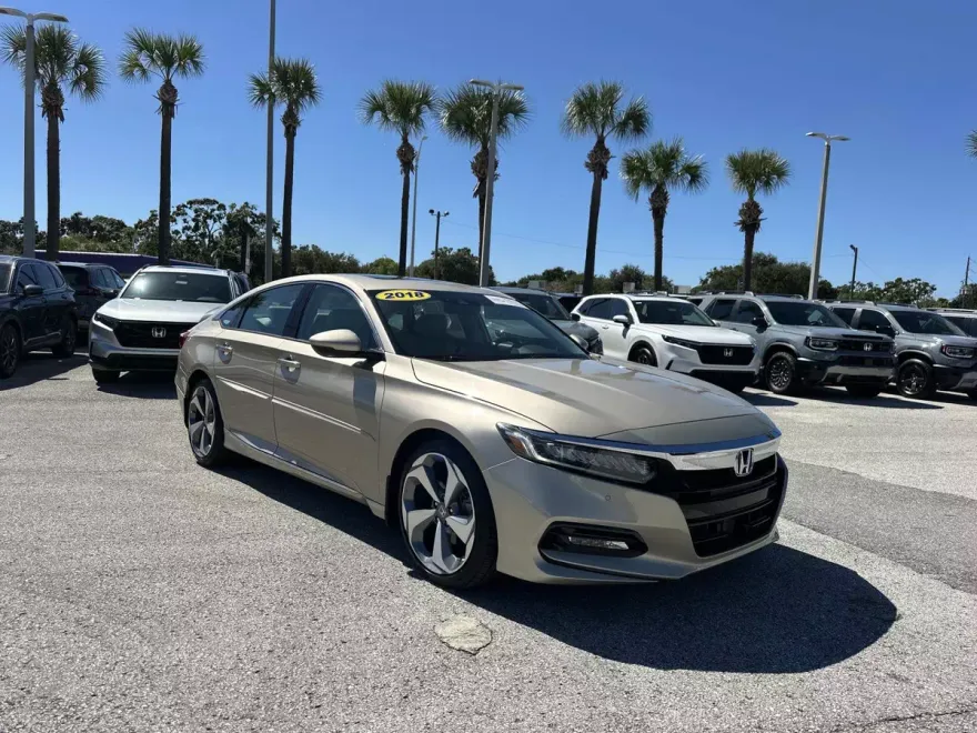 2018 Honda Accord Touring 2.0T photo 1
