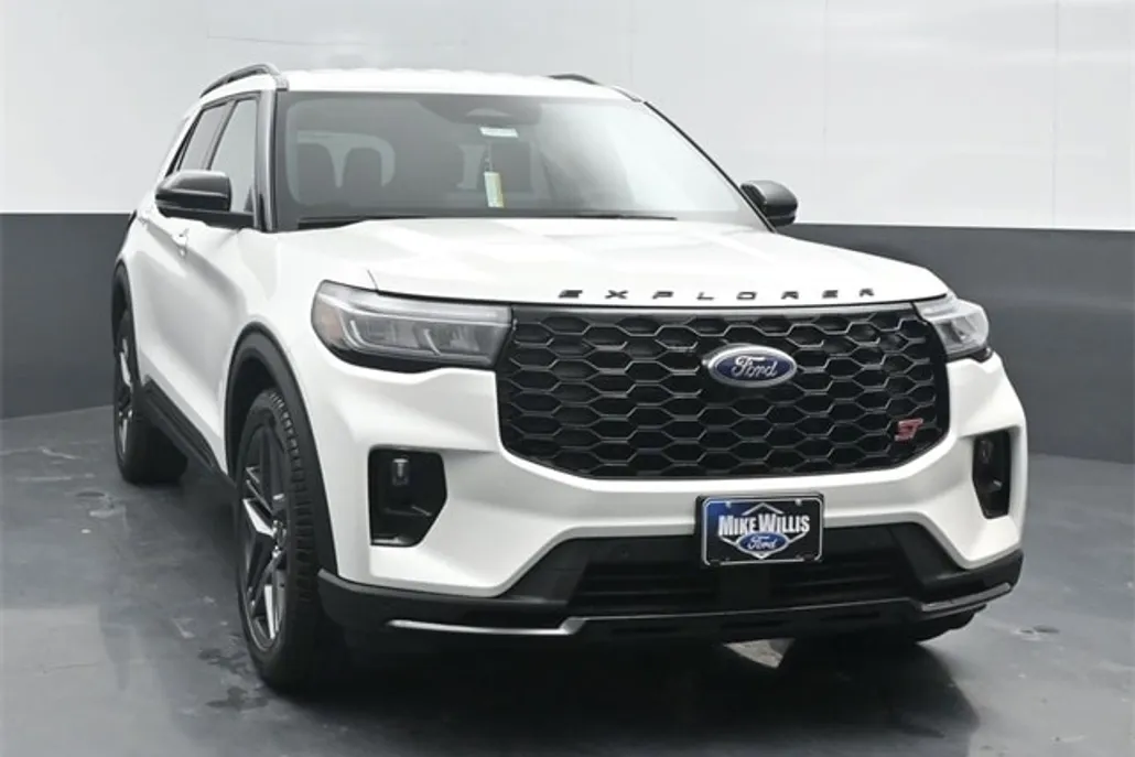 2025 Ford Explorer ST photo 1