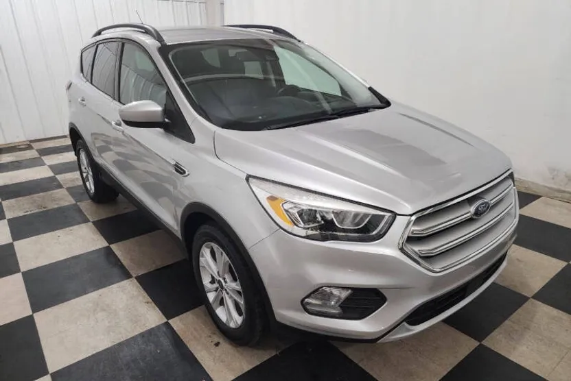 2019 Ford Escape SEL photo 1