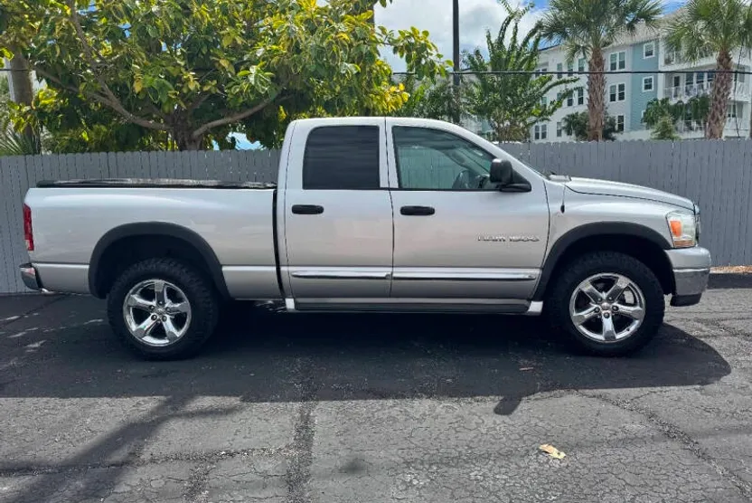 2006 Dodge Ram SLT photo 1