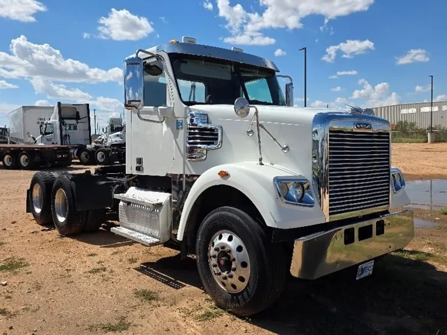 2020 Freightliner SD122 photo 1