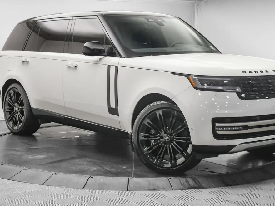 2025 Land Rover Range Rover SE photo 1