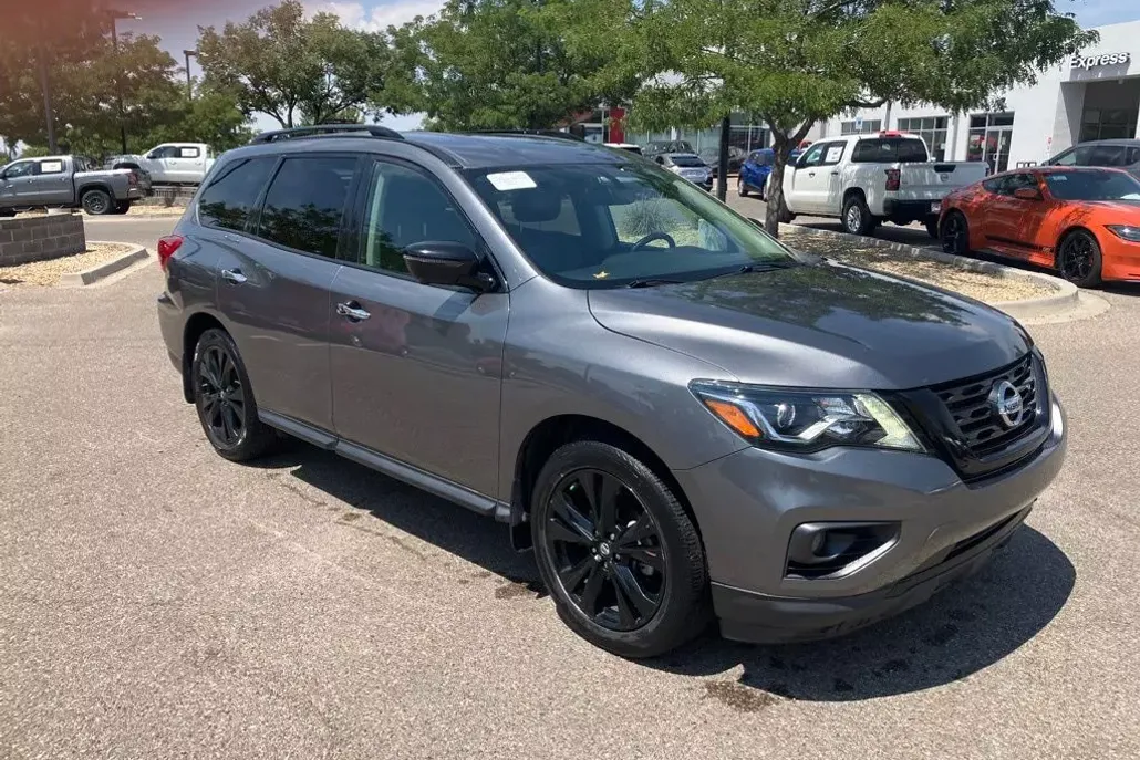 2018 Nissan Pathfinder SL photo 1