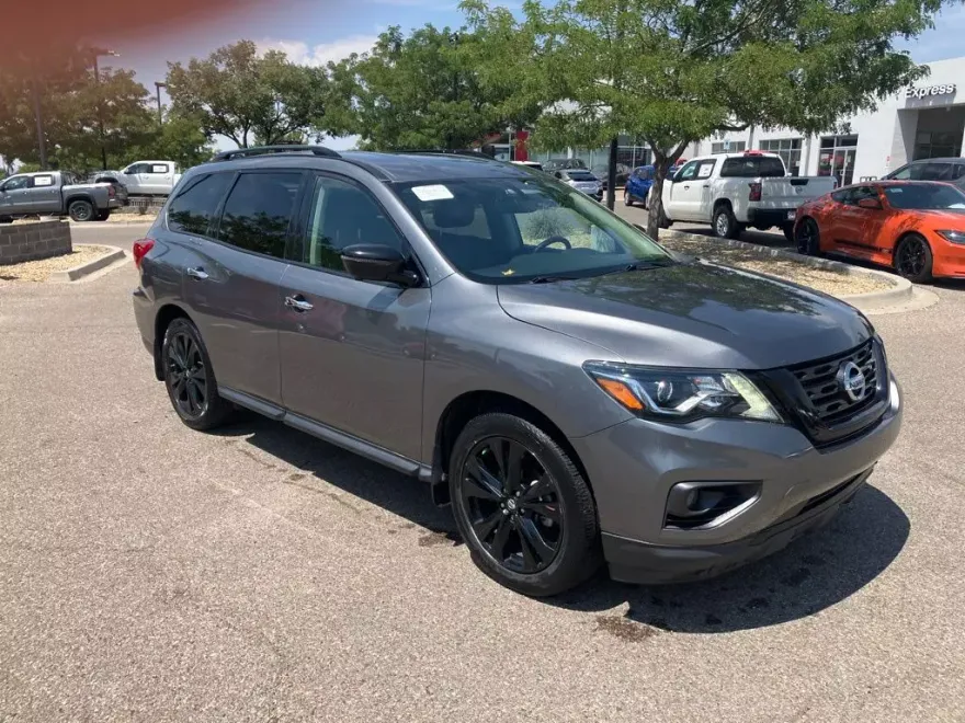 2018 Nissan Pathfinder SL photo 1