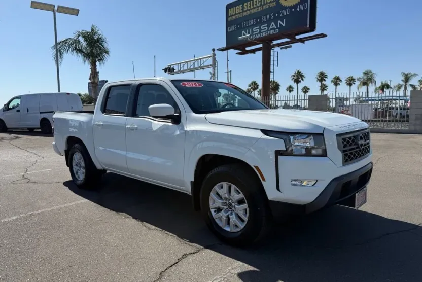 2024 Nissan Frontier Crew Cab SV photo 1