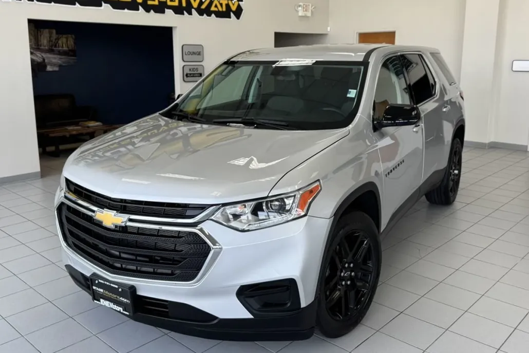 2020 Chevrolet Traverse LS photo 1