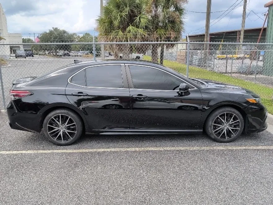 2023 Toyota Camry SE photo 1