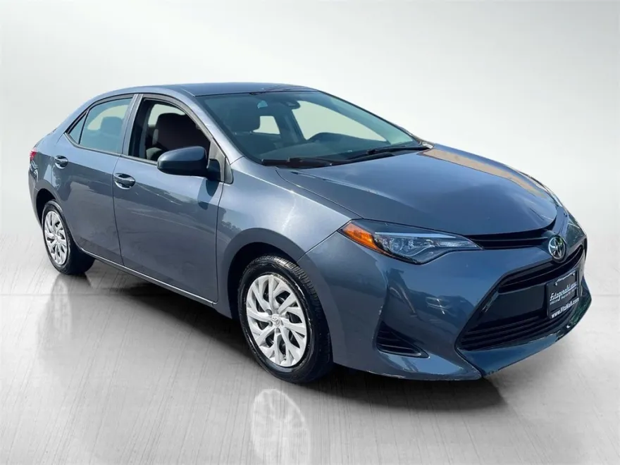 2019 Toyota Corolla LE photo 1