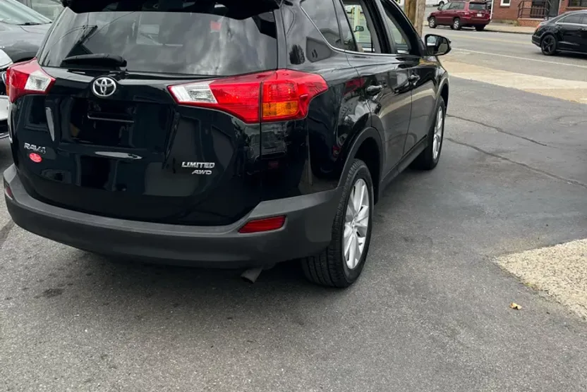 2015 Toyota RAV4 Limited photo 1