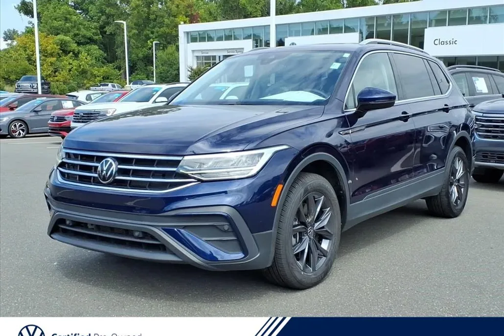 2023 Volkswagen Tiguan SE photo 1