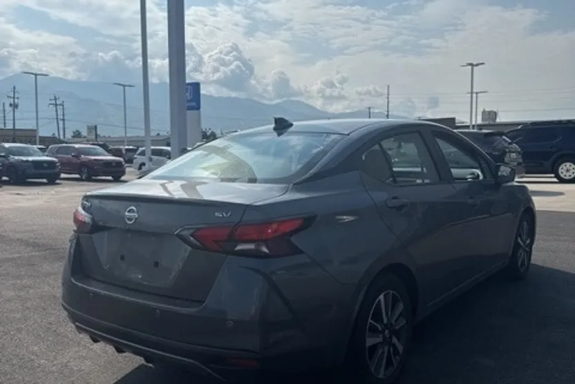 2021 Nissan Versa 1.6 SV photo 1