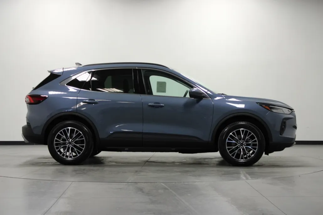 2025 Ford Escape photo 1