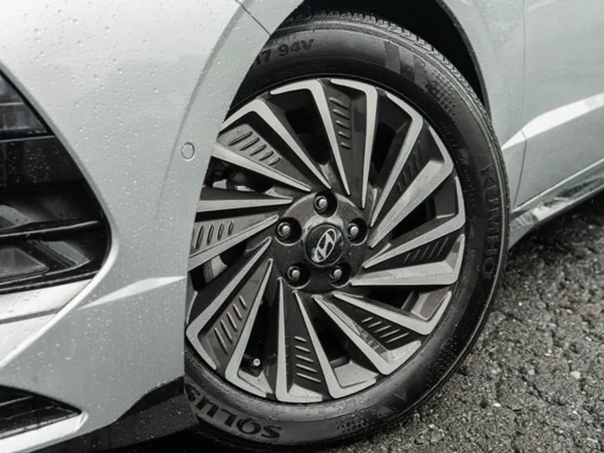 2025 Hyundai Sonata Hybrid Limited photo 1
