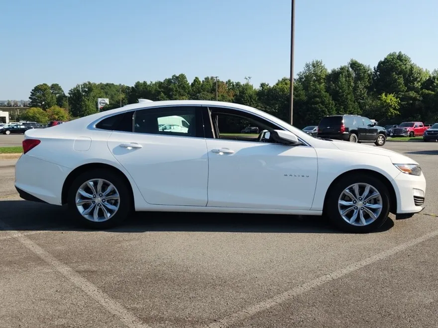 2025 Chevrolet Malibu 1LT photo 1