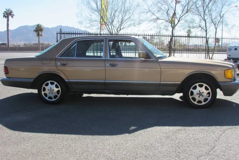 1984 Mercedes Benz 300 photo 1