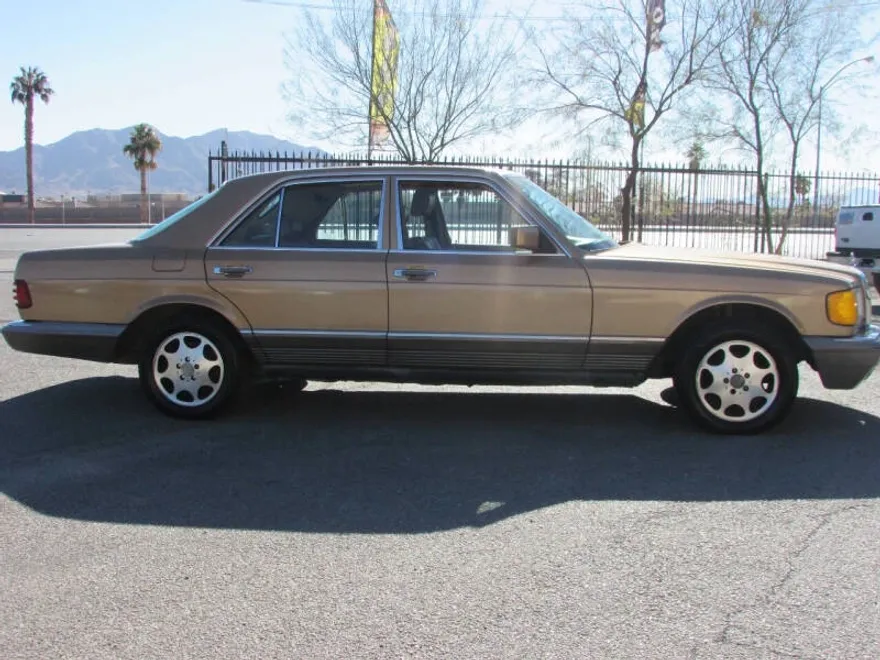 1984 Mercedes Benz 300 photo 1