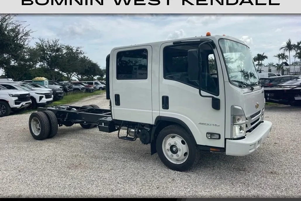 2024 Chevrolet Silverado 4500HD photo 1
