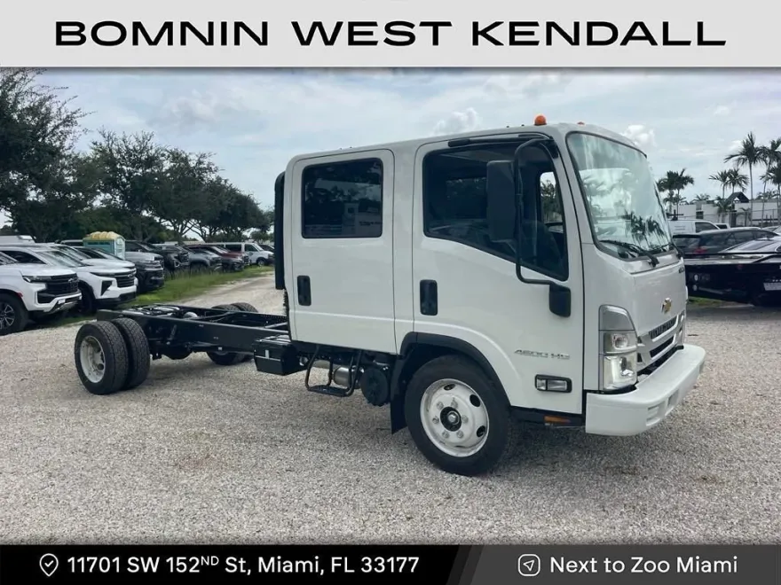 2024 Chevrolet Silverado 4500HD photo 1