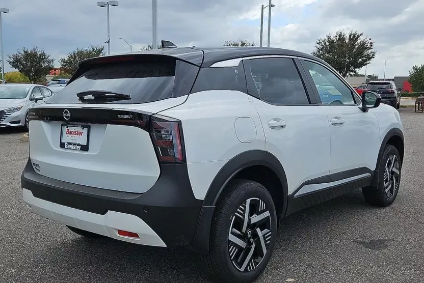 2025 Nissan Kicks SV photo 1