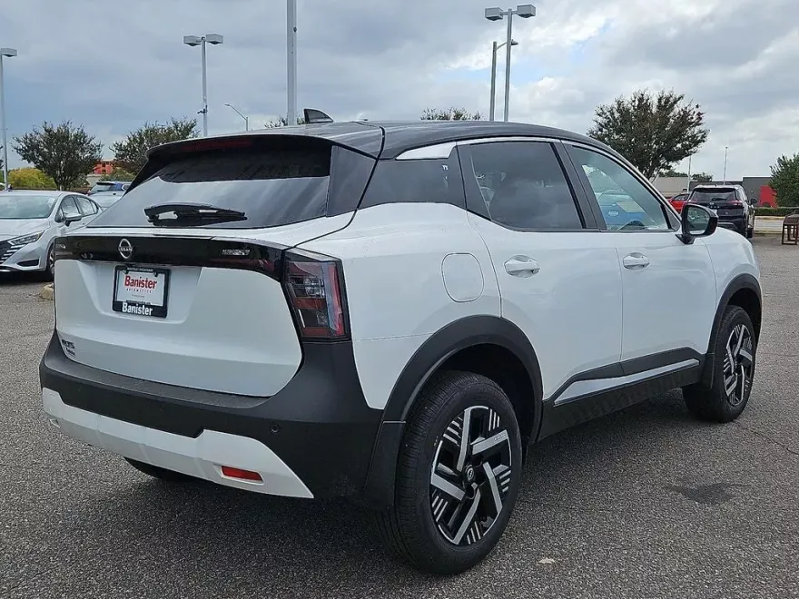 2025 Nissan Kicks SV photo 1