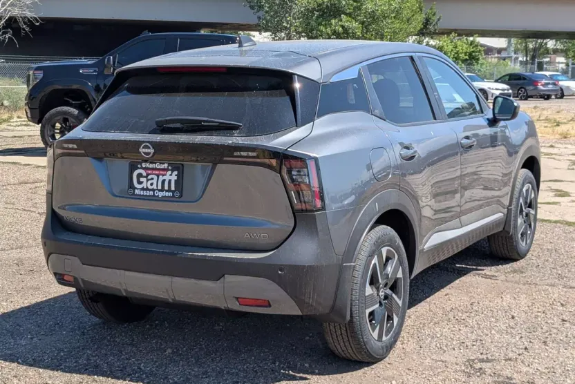2025 Nissan Kicks SV photo 1