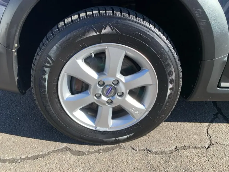 2010 Volvo XC70 photo 16