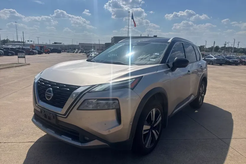 2021 Nissan Rogue Platinum photo 1