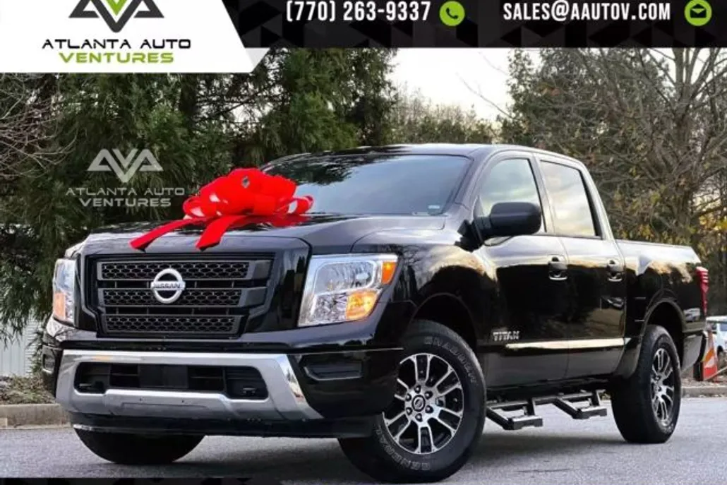 2022 Nissan Titan Crew Cab SV photo 1