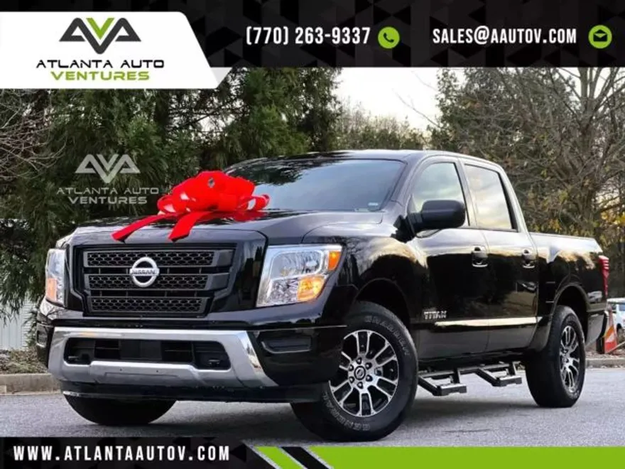 2022 Nissan Titan Crew Cab SV photo 1