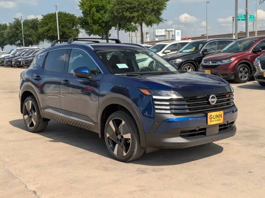 2025 Nissan Kicks SR photo 1