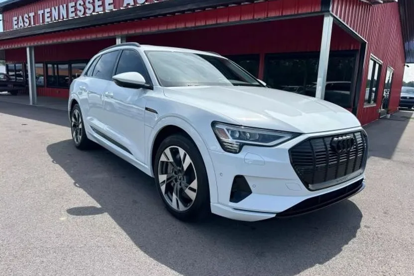 2022 Audi e-tron Premium photo 1