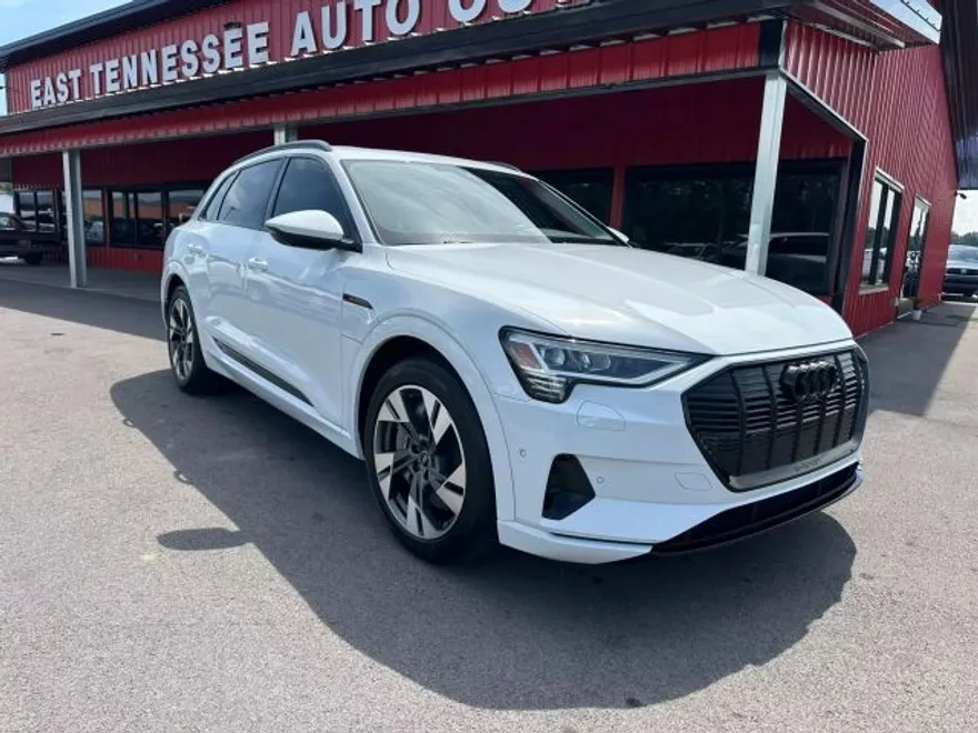 2022 Audi e-tron Premium photo 1