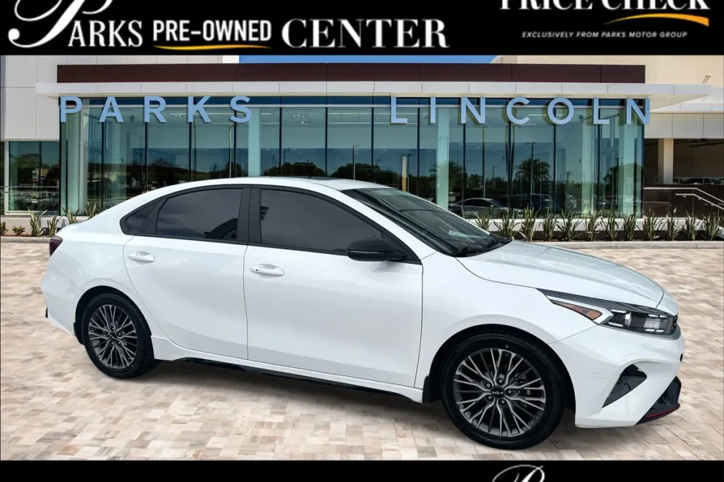 2023 Kia Forte GT-Line photo 1