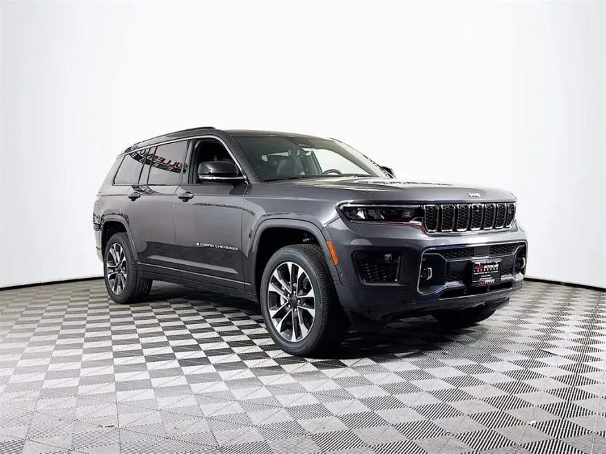 2025 Jeep Grand Cherokee Overland photo 1