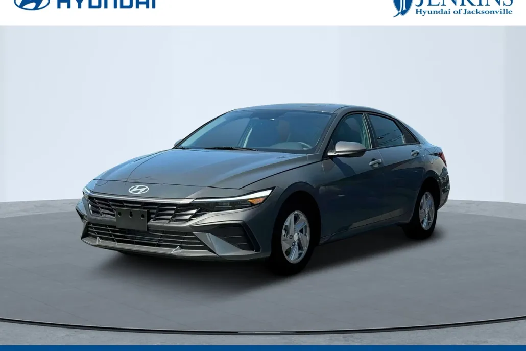 2025 Hyundai Elantra SE photo 1