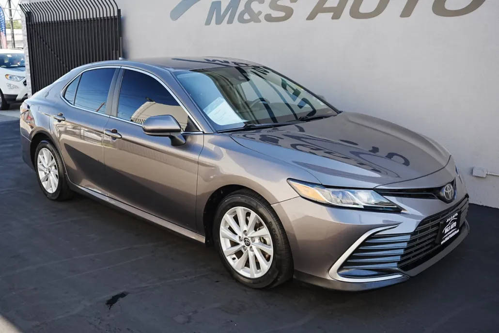 2021 Toyota Camry LE photo 1