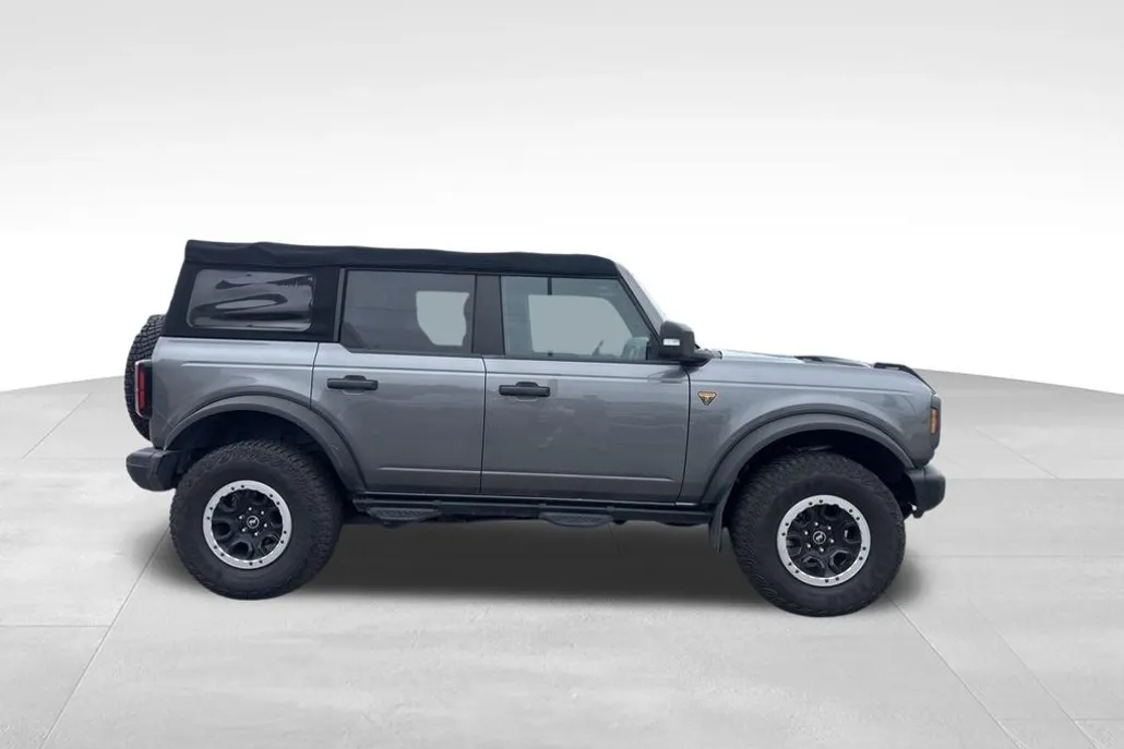 2022 Ford Bronco Badlands photo 1