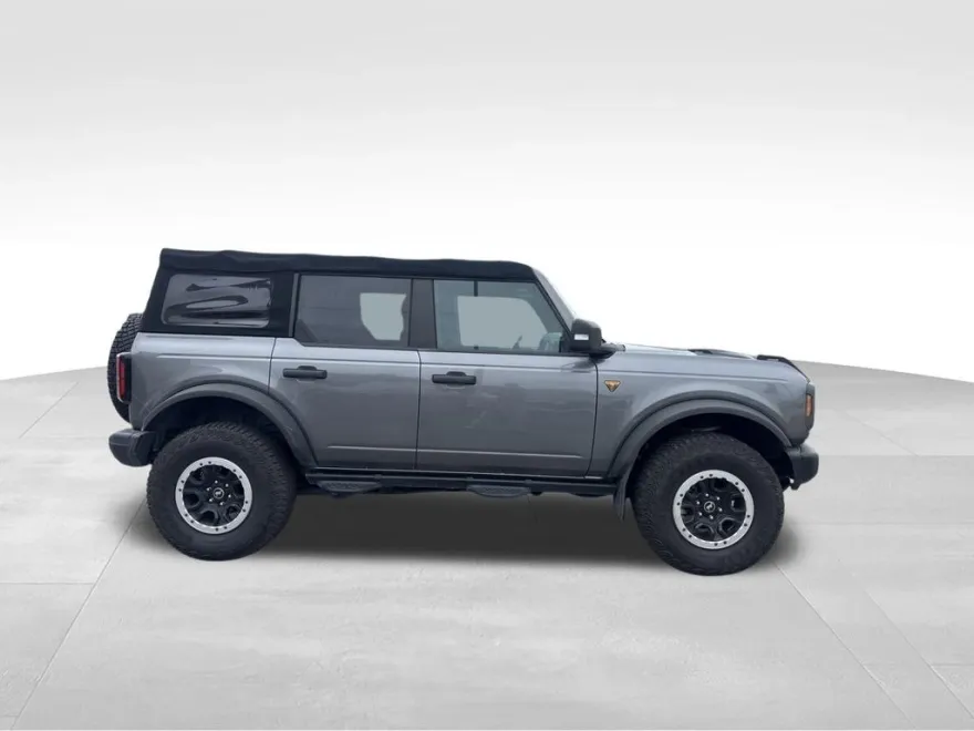 2022 Ford Bronco Badlands photo 1