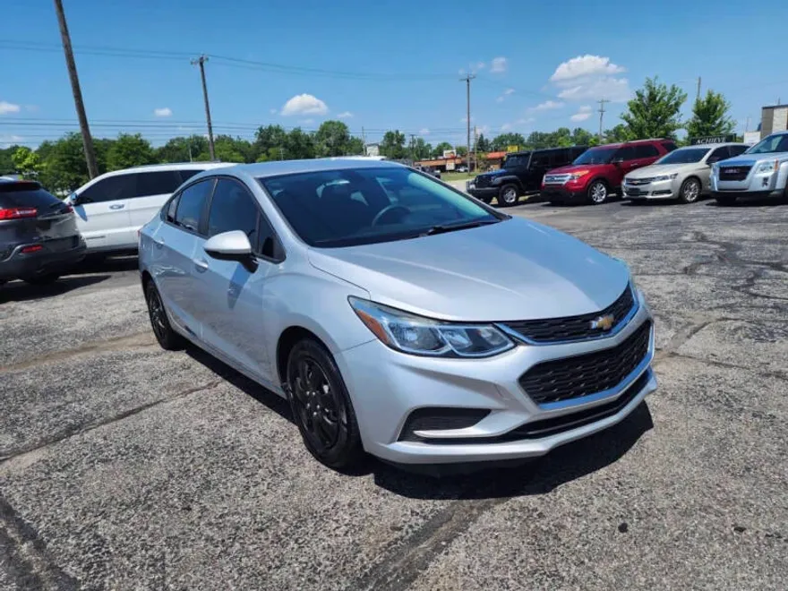 2017 Chevrolet Cruze LS photo 1
