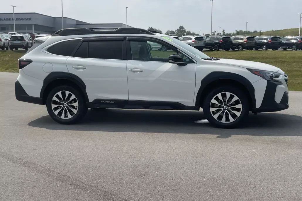 2023 Subaru Outback Limited photo 1