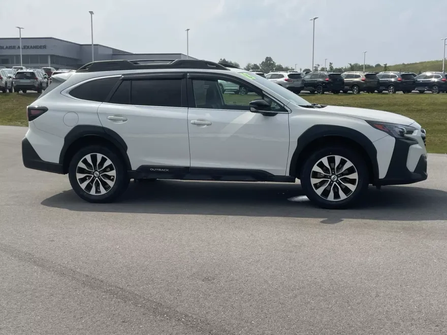 2023 Subaru Outback Limited photo 1