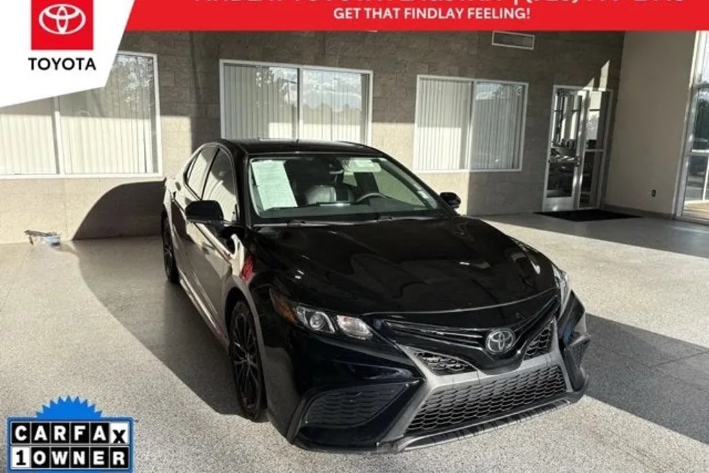 2021 Toyota Camry SE photo 1