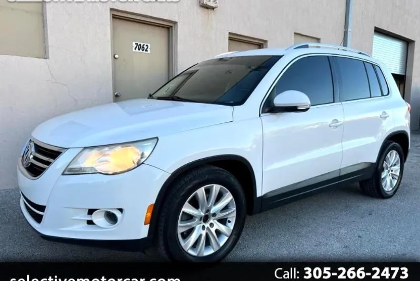 2009 Volkswagen Tiguan SEL photo 1
